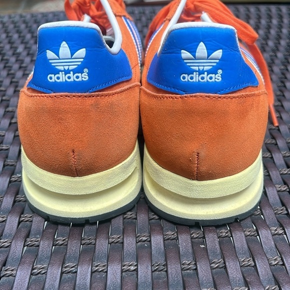 Athletic_Shoes